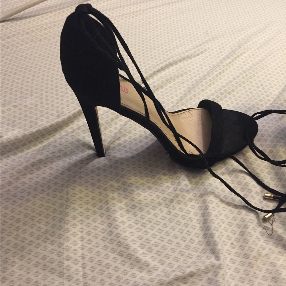 Heels - Picture 3 of 3